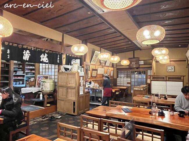 ランチタイムはいつも行列が出来ていて、仕事中には訪れることができず、ようやく念願叶っての初訪問です(^^♪。<br /><br />18時の来店時は数組でしたが、18時30分過ぎにはほぼ満席に。