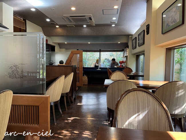 1階の奥まったテーブル席へ。<br />2階にも座席があるのですが、まだ一度も利用したことがありません..。