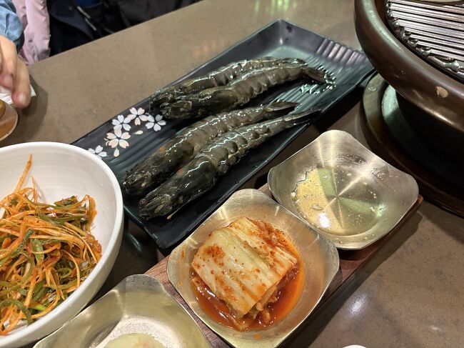 エビも注文！<br />ぷっりんぷっりんのエビでサムギョプサルだけでなく、その他の料理も最高でした～！！！