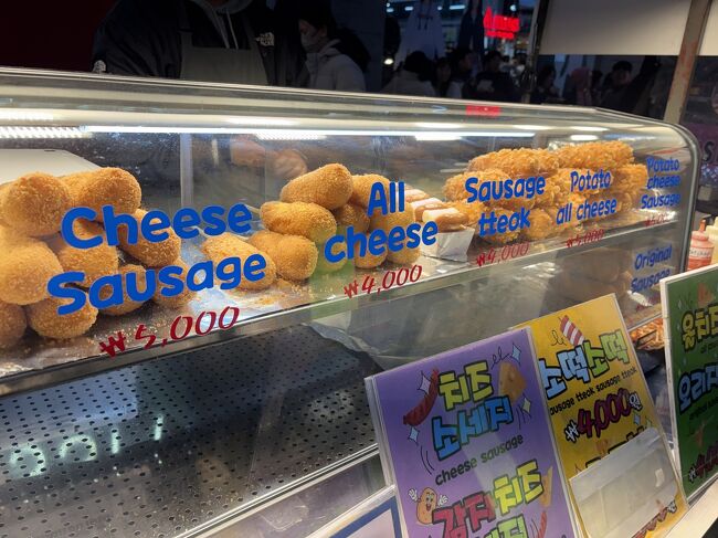 お祭りみたいなものがやっていたのでハットグを食べましたー！私はALL CHEESEを食べました！<br />チーズがびよーんって伸びて濃厚なチーズが美味しかったです！