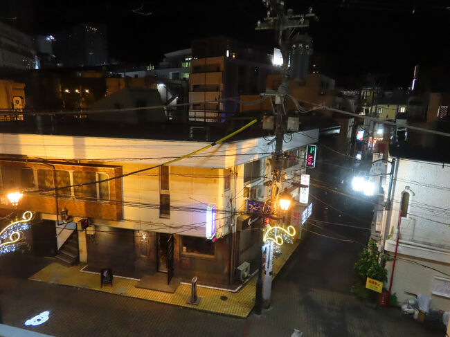 明日ははや帰宅日、５日間版よりはるかに楽チンやなぁ。これは客室からの眺め。小田原駅はすぐ向こうです。<br /><br />第３日目につづく・・・