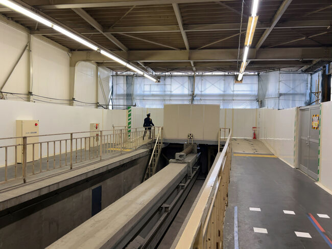 　浜松町駅でモノレールに乗り換えます。