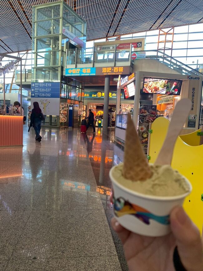 搭乗口に向かう途中でジェラート購入。ジャスミンティー味。さっぱりしてクールダウンになりました。クレカ払いで36元＝801円。