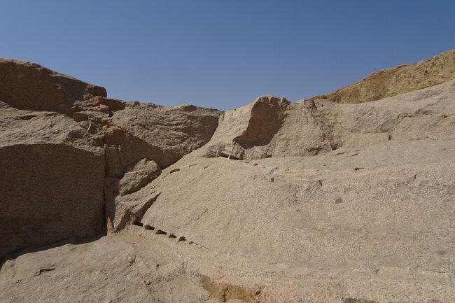 切り出しの跡が所々に