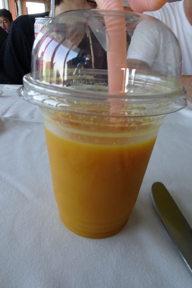 このレストランはイスラムの教えにより、アルコール飲料の提供はありません。万号ジュース