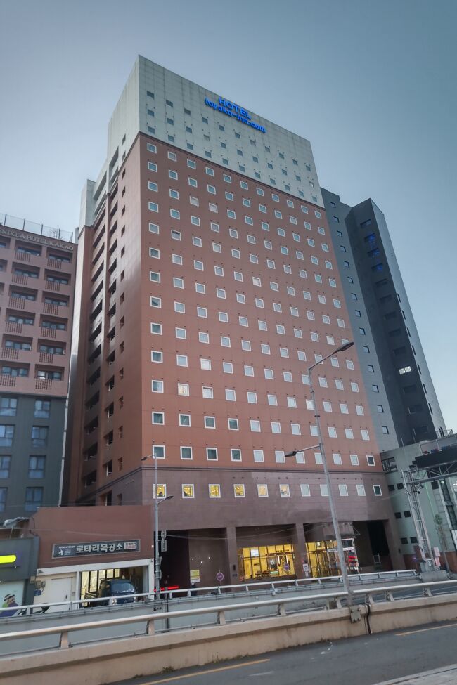 弾丸なのでホテルの立地が重要。<br />金浦空港から地下鉄で25分、乗り換えなしの東横イン永登浦。<br />楽天トラベルで7,532円。<br />無料で朝食付いてきます。