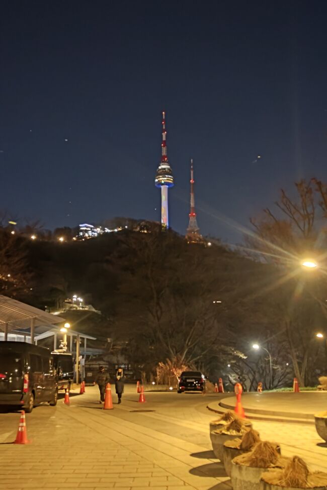 食べ終わったら南山タワーまで登ろうと思い付きました。
