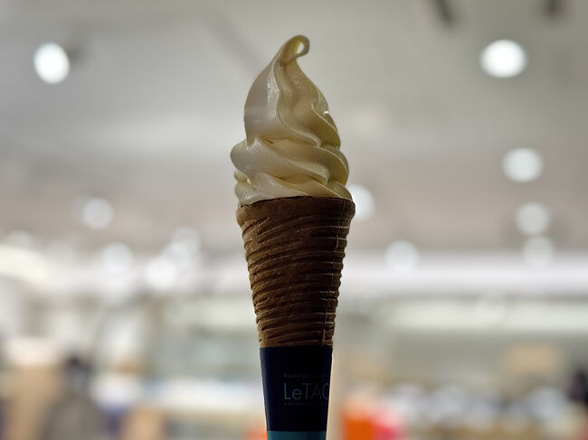 ダンナのソフトクリームタイムに付き合う。<br />ルタオのマリアージュ（ミルク×チーズ）<br />一口食べてみたけどチーズよい！<br />今まで食べた中で一番好きかも。