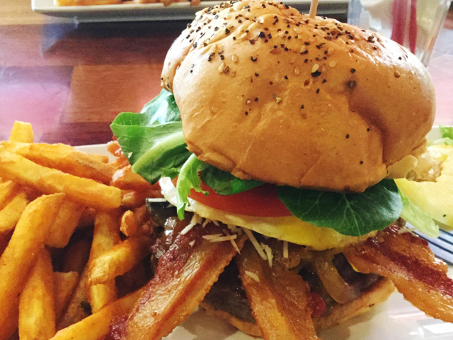 ハワイでハンバーガーを食べるならここ クチコミから厳選10店 トラベルマガジン