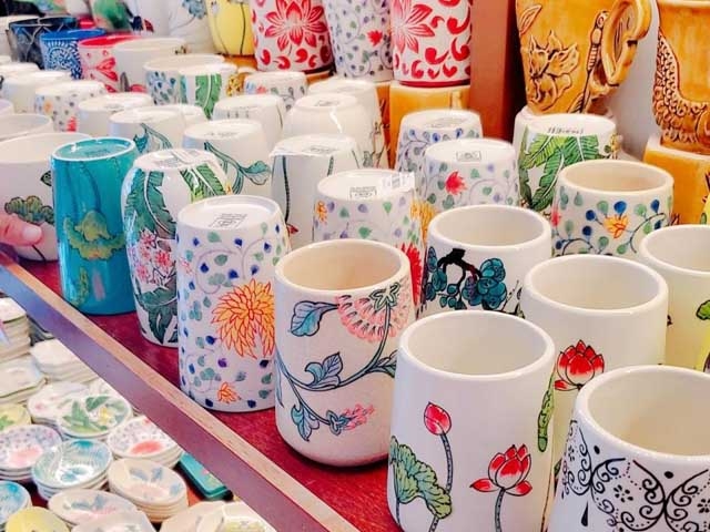 9. ベトナム陶器