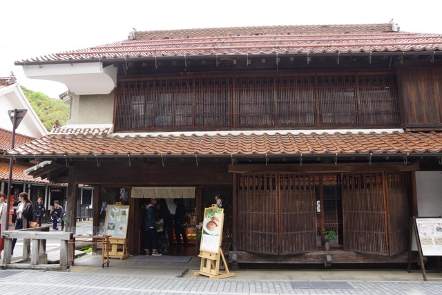 4. 笑小巻 / 三松堂