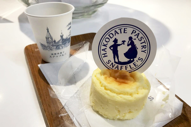 1. チーズオムレット / 函館洋菓子スナッフルス