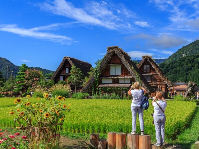 2. 白川郷の春夏秋冬