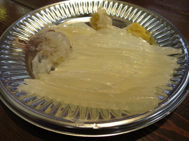 函館朝市 駅二市場 活いか釣り広場