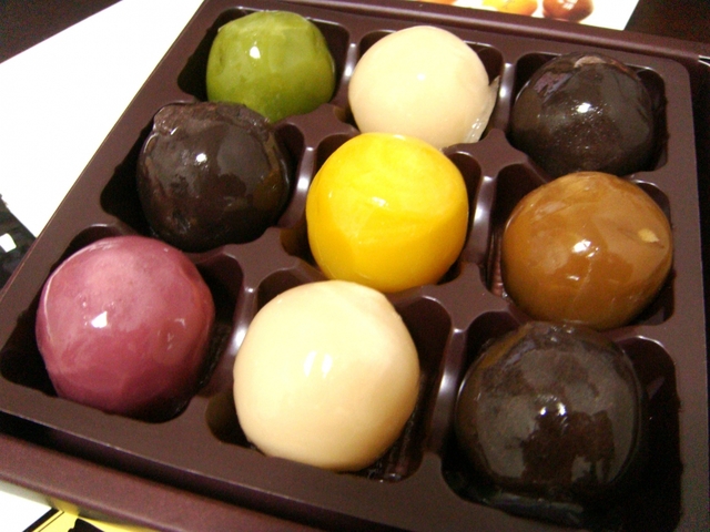 9. あんこ玉 / 舟和 / 人気