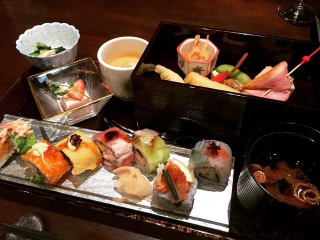 3. SHARI THE TOKYO SUSHI BAR / 和食