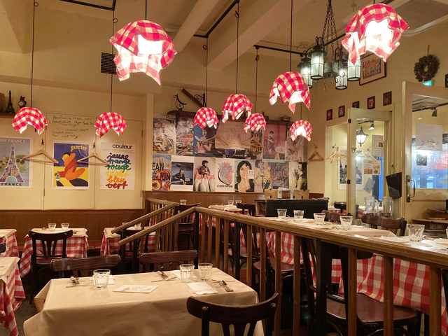 パリのワイン食堂