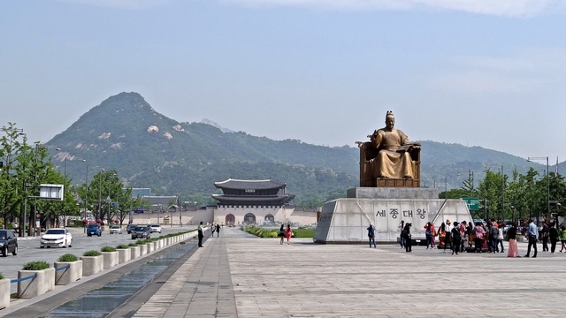 光化門広場（クァンファムンクァンジャン）