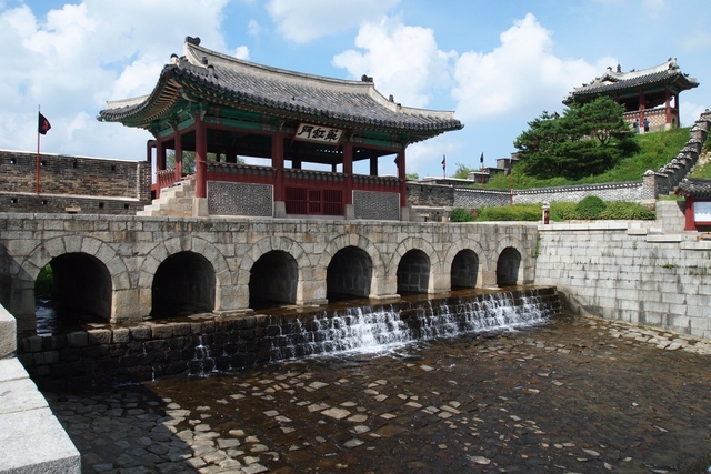 水原華城（スウォンファソン）