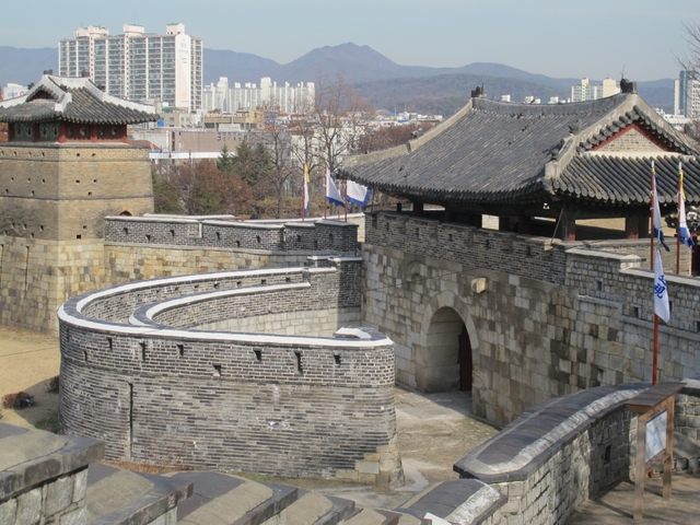 水原華城（スウォンファソン）