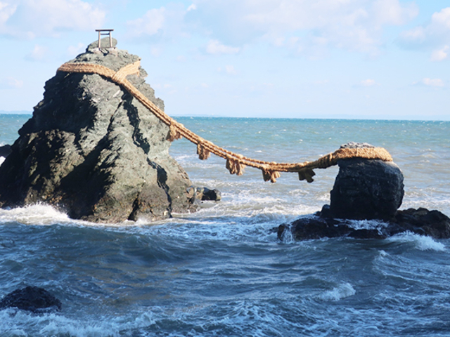 2. 伊勢随一の絶景スポット！ 日の出が美しい「夫婦岩」