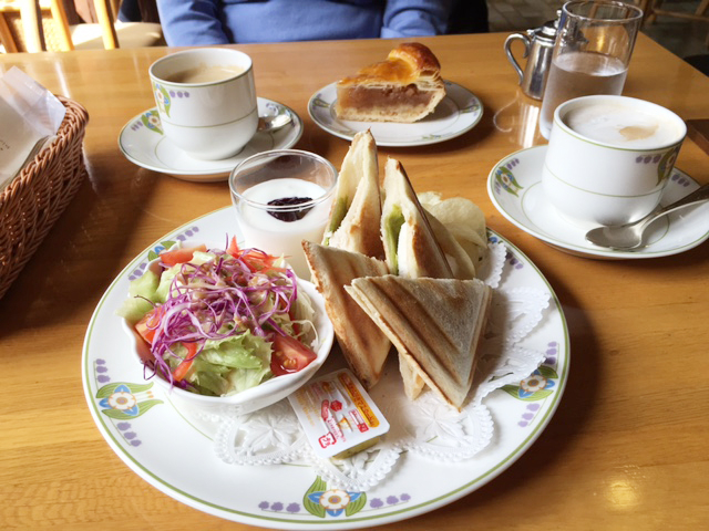 ジョン・レノンも愛した老舗ホテルのカフェ「万平ホテル カフェテラス」