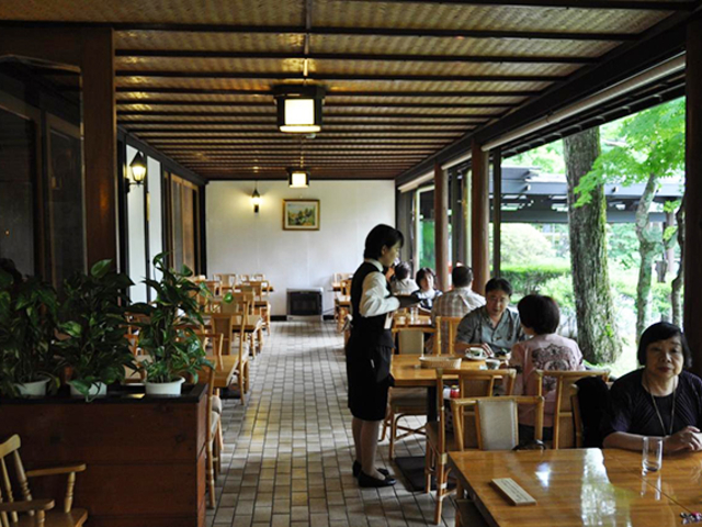 5位 ジョン・レノンも愛した老舗ホテルのカフェ「万平ホテル カフェテラス」