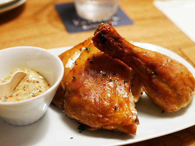 柔らかくてジューシーなローストチキン「カスターニエ 軽井沢ローストチキン」