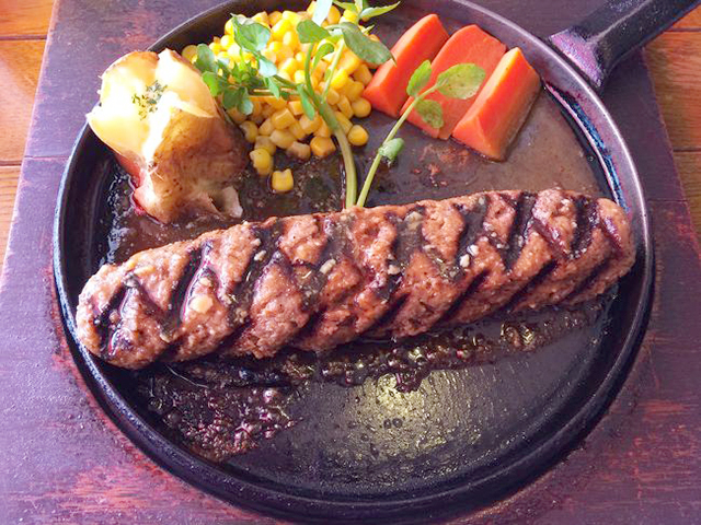 肉汁がしたたるジューシーハンバーグ「ハンバーグ専門店 IZUTSUYA」