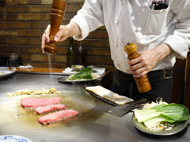 1. ステーキランド神戸館