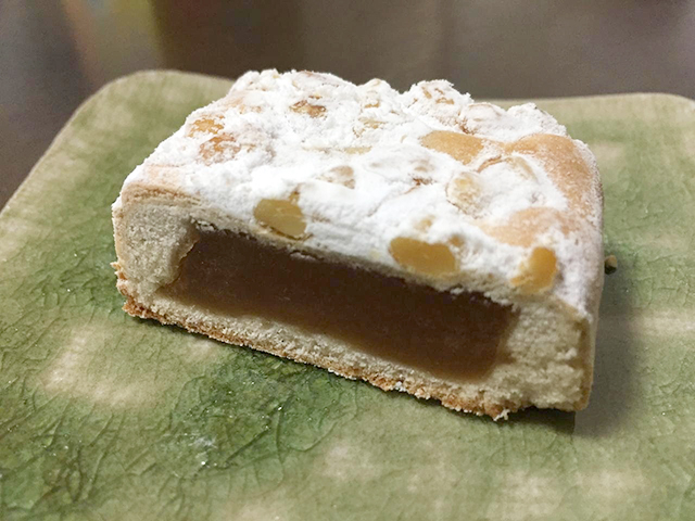 11. お茶と合う！ そばの香りがする不思議な和菓子「くるみそば」