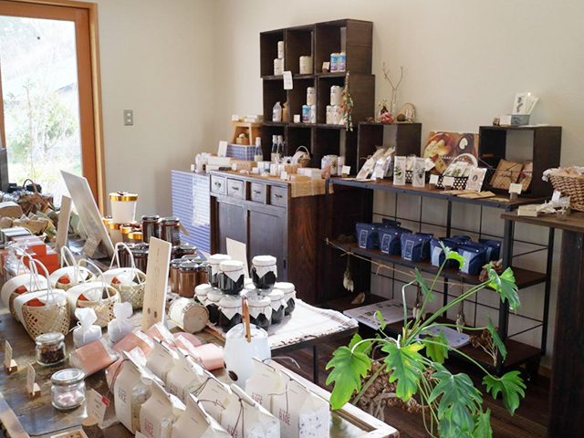 16. あるだけでくつろぐ！ 自然に寄り添う「ナガクラヤ」のオリジナル雑貨やジャムなどの食品類