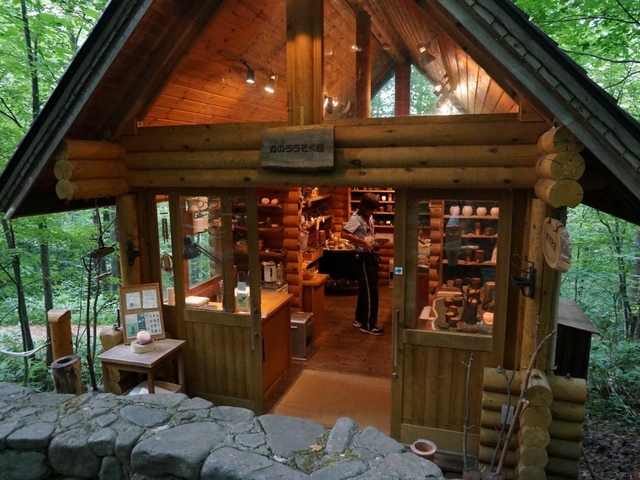 10. オリジナル商品がズラリと並ぶ「ニングルテラス」