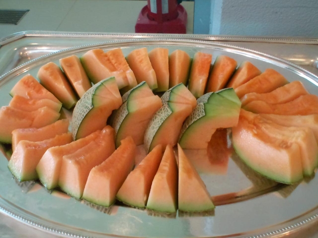 12.富良野自慢の味覚をお腹いっぱい味わう「メロン食べ放題」