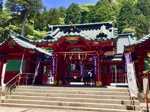 2. 箱根神社