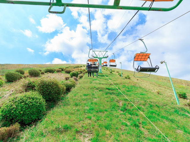 1. 火山の噴火口を散策できる「大室山」 / 伊東・伊豆高原