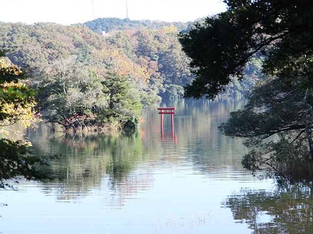 4. 四季の移り変わりが美しい「 一碧湖」 / 伊東・伊豆高原