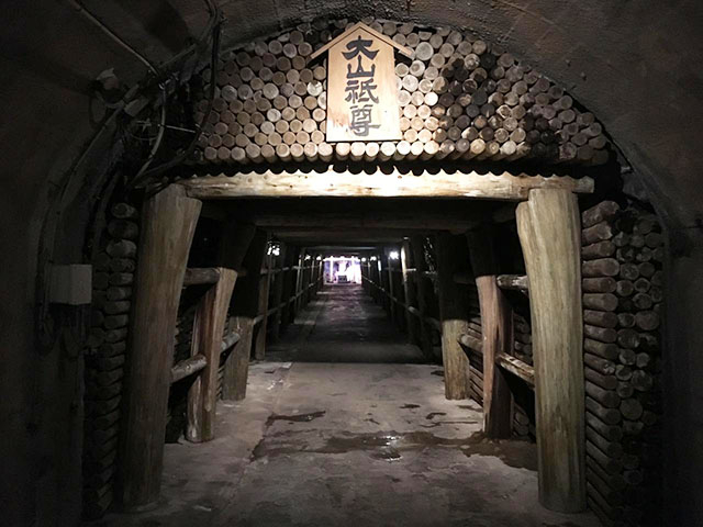 12. 世界一大きな金塊を見学できる「土肥金山」 / 土肥温泉