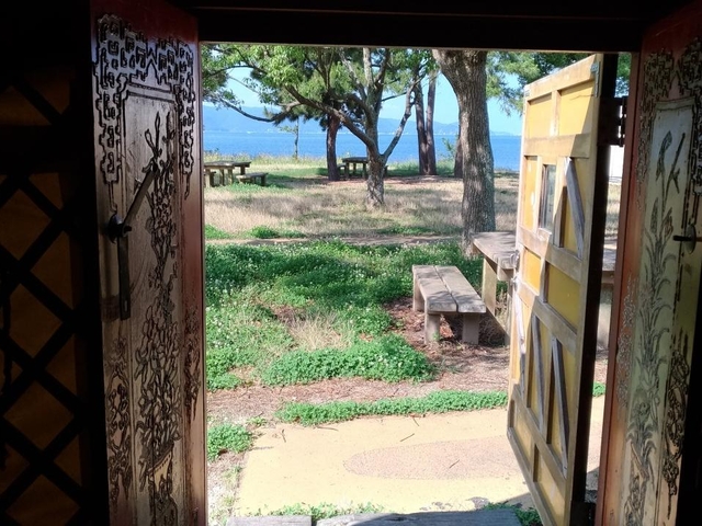 9.自然を楽しむユニークなゲストハウス「直島ふるさと海の家 つつじ荘」