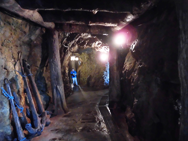 8. パワースポットとしても有名！ 歴史ある景勝地「三段壁洞窟」