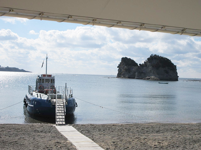 15. 海の中がのぞける観光船！ 子どもにも大人気の「海底観光グラスボート」