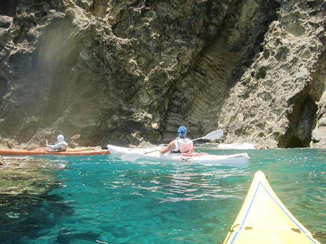 3. 陸からでは行くことのできないエリアへ「シーカヤック」