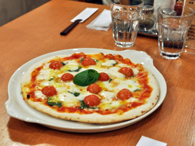 8. カフェロルモ