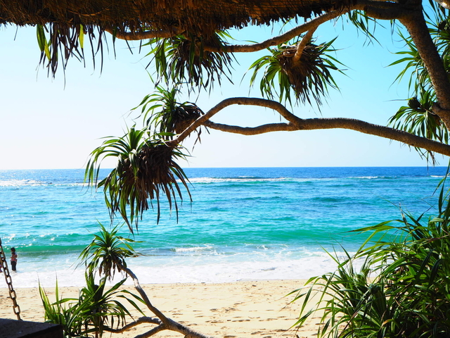 7. 東シナ海に沈む夕日が神秘的「大浜海浜公園」