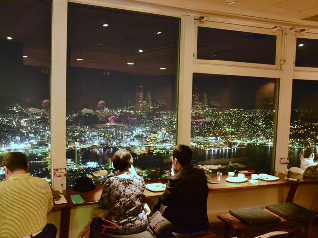 5. きらめく夜の宝石！ 長崎の夜景をひとり占め「稲佐山」