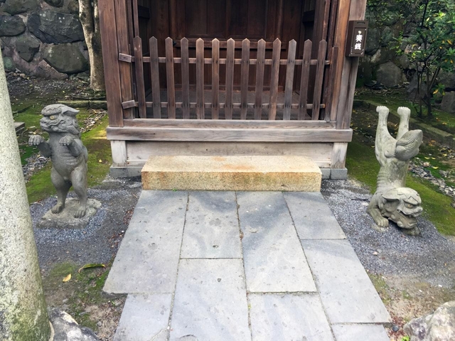 10. こちらは秋のビッグイベントで盛り上がる「諏訪神社」