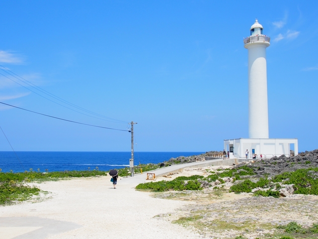 すてきな時間と癒やしを探し求めて、沖縄のカフェをめざしましょう！