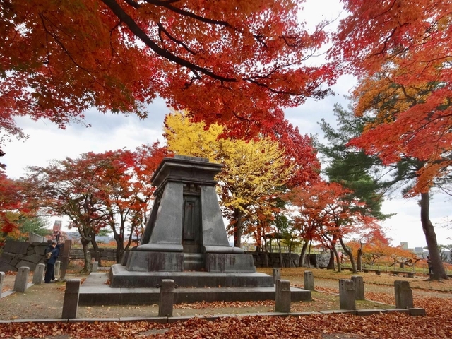 13. 美しい石垣に桜や紅葉が映える憩いの場「盛岡城跡公園(岩手公園)」
