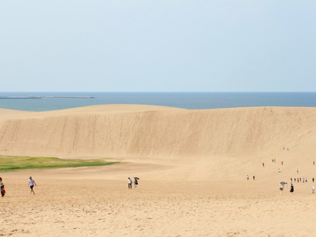 1. 絶景とロマンを携えた人気ナンバーワンの名所「鳥取砂丘」