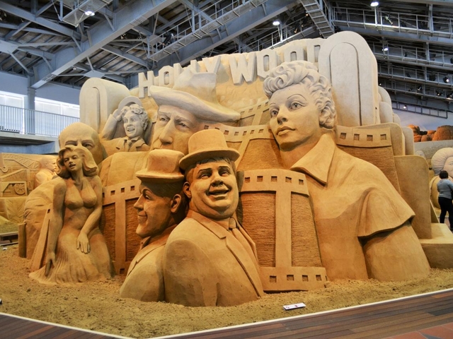 2. 変貌自在！ はかなくも美しいサンドアート「鳥取砂丘砂の美術館」